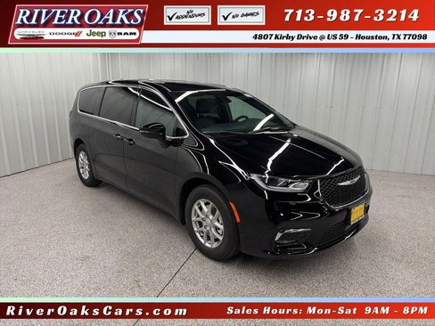 New 2026 Chrysler Pacifica Select image 1