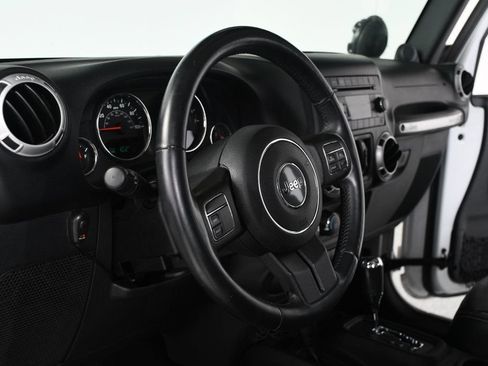 Used 2014 Jeep Wrangler Unlimited Sahara AWD/4WD image 10