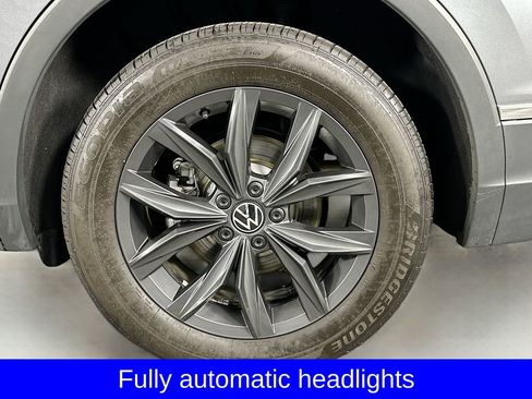 Used 2024 Volkswagen Tiguan SE w/ Panoramic Sunroof Package image 32