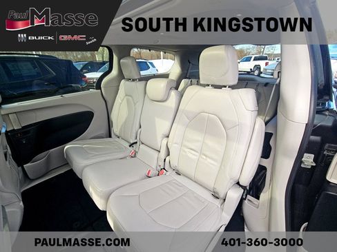 Used 2021 Chrysler Pacifica Touring-L w/ Uconnect Theater Family Group image 10