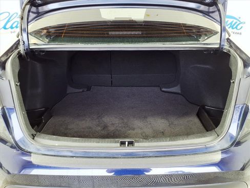 Used 2025 Toyota Corolla LE image 11