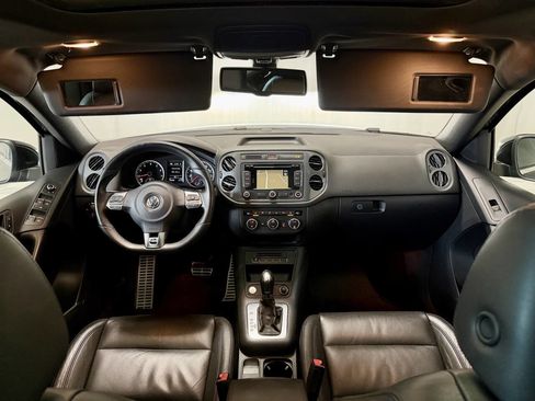 Used 2014 Volkswagen Tiguan S image 19
