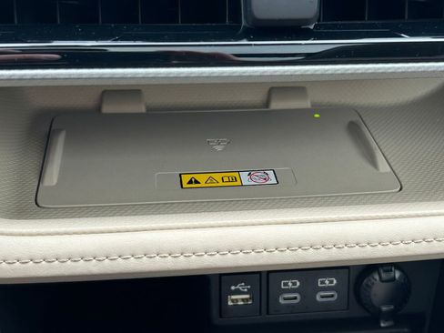 Used 2023 Toyota Highlander Platinum image 32