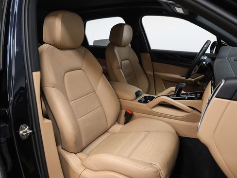 Certified 2023 Porsche Cayenne AWD/4WD image 21