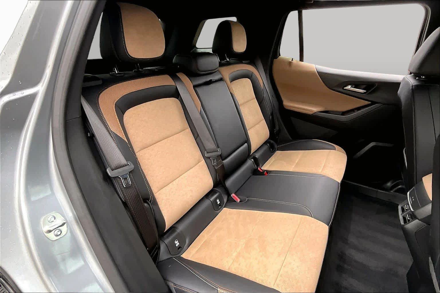 Used 2025 Chevrolet Equinox ACTIV w/ Safety and Technology Package FWD image 21