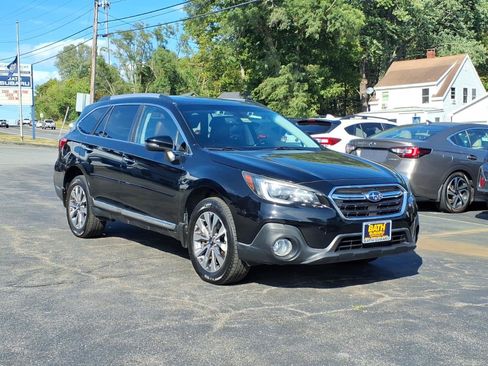 Used 2018 Subaru Outback 2.5i Touring AWD/4WD image 3