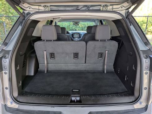 Used 2019 Chevrolet Traverse LT image 12