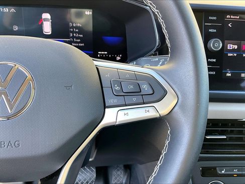 Certified 2022 Volkswagen Taos SE w/ Panoramic Sunroof Package image 19