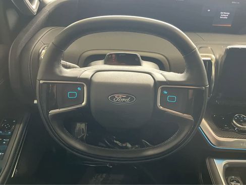 Used 2025 Ford Expedition Platinum w/ Stealth Performance Package AWD/4WD image 9