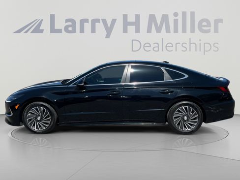 Used 2023 Hyundai Sonata Limited w/ Cargo Package FWD image 2