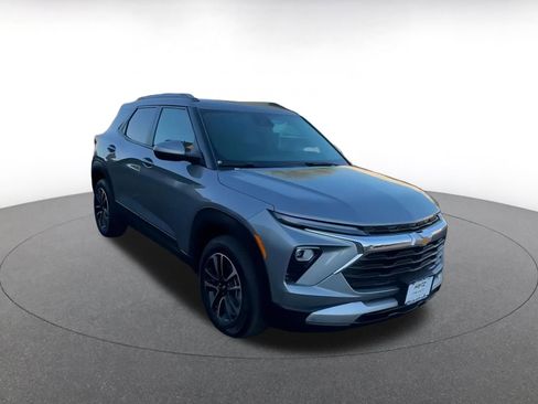 Used 2025 Chevrolet TrailBlazer LT image 3