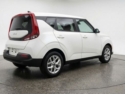 Used 2025 Kia Soul LX w/ LX Technology Package FWD image 9