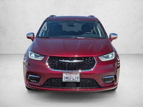 Used 2021 Chrysler Pacifica Limited w/ Premium & Safety Sphere Group FWD image 2