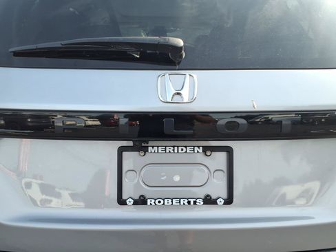 Used 2024 Honda Pilot Touring image 14