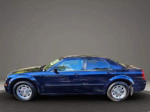 Used 2005 Chrysler 300 Touring image 4