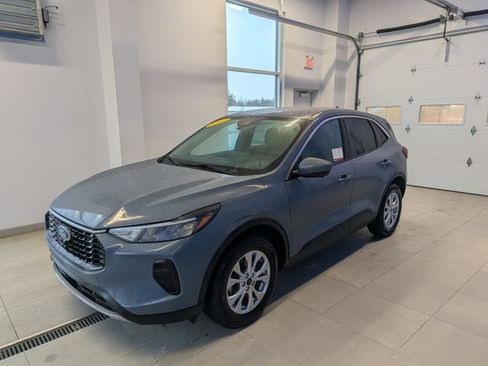 Used 2023 Ford Escape Active w/ Tech Pack #2 image 3