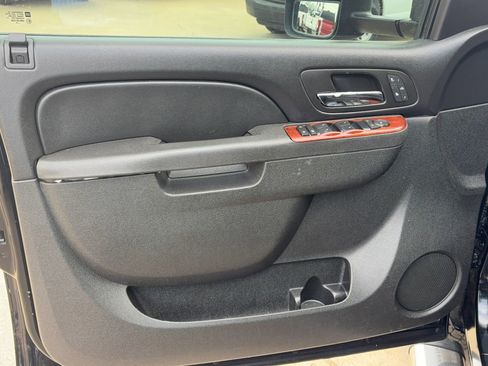 Used 2011 GMC Sierra 3500 SLT w/ SLT Convenience Package image 9