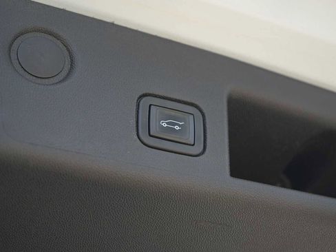 Used 2020 Chevrolet Equinox LT w/ Driver Convenience Package image 26