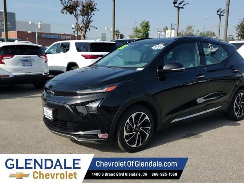 Certified 2022 Chevrolet Bolt EUV Premier w/ Sun & Sound Package image 3