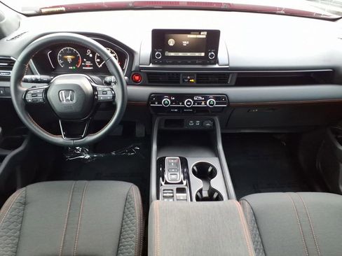 Used 2025 Honda Pilot Sport image 21
