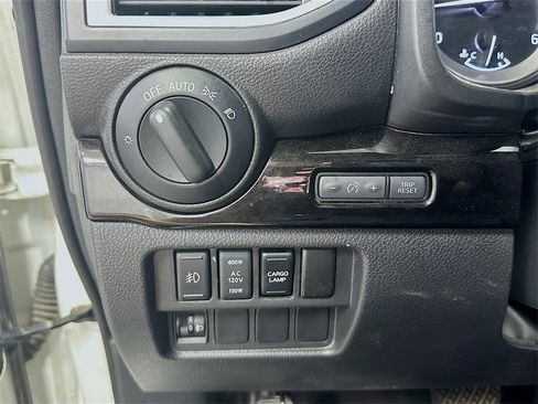 Used 2018 Nissan Titan SL w/ Midnight Edition image 11