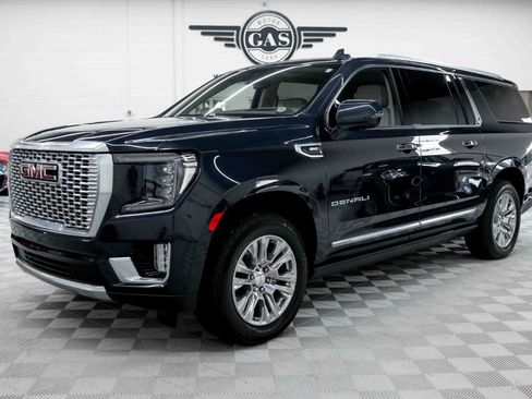 Used 2023 GMC Yukon XL Denali AWD/4WD image 4