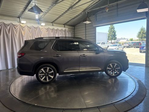 Used 2024 Honda Pilot Elite image 3