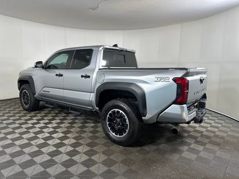Used 2025 Toyota Tacoma TRD Off-Road image 5