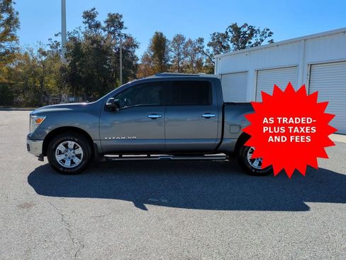 Used 2018 Nissan Titan SV image 8