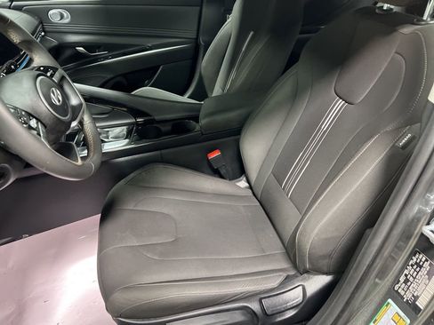 Used 2025 Hyundai Elantra SEL image 19