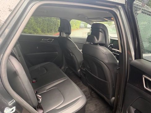 Certified 2025 Kia Sportage EX AWD/4WD image 15