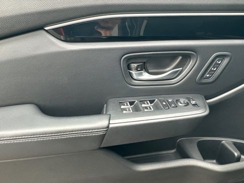 Certified 2025 Honda Pilot EX-L image 11