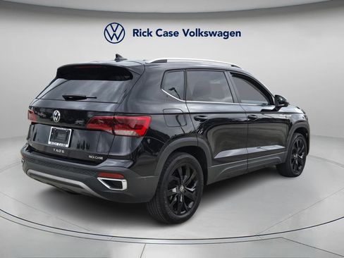 Used 2023 Volkswagen Taos SE w/ Black Wheel Package image 6