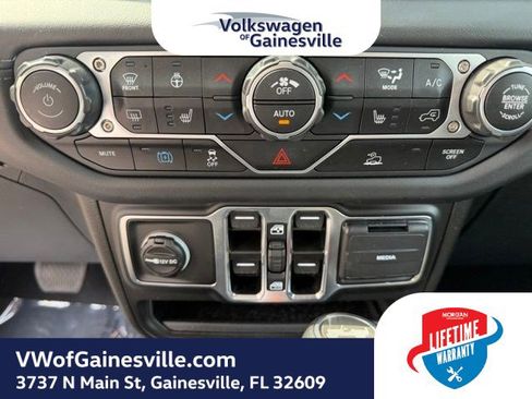 Used 2025 Jeep Wrangler Unlimited Sahara AWD/4WD image 27