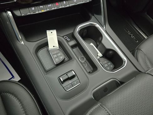 New 2025 GMC Sierra 2500 Denali w/ Denali Reserve Package image 34