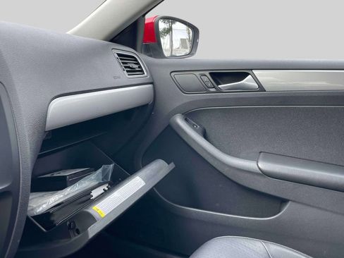 Used 2017 Volkswagen Jetta SE image 32