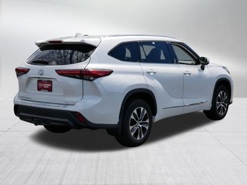Certified 2021 Toyota Highlander XLE AWD/4WD image 7