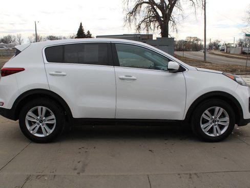 Used 2017 Kia Sportage LX image 3