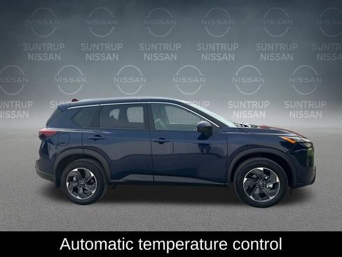 Used 2025 Nissan Rogue SV w/ SV Premium Package FWD image 8