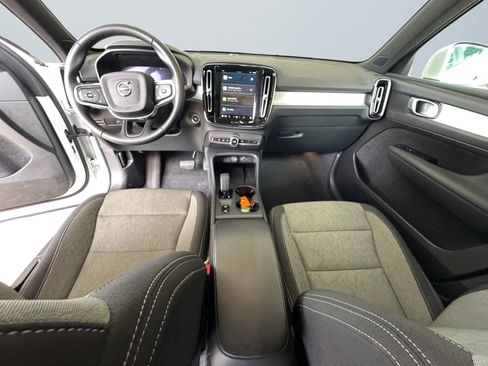 Used 2025 Volvo XC40 B5 Core image 11