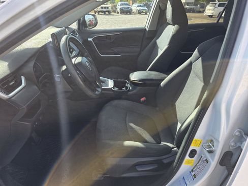 Used 2019 Toyota RAV4 LE w/ Carpet Mat Package AWD/4WD image 7