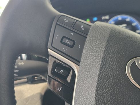 Certified 2025 Toyota Camry XLE FWD image 31