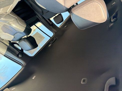 Certified 2024 Jeep Wagoneer Series III image 17