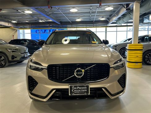 Certified 2024 Volvo XC60 T8 Plus w/ Protection Package Premier image 6