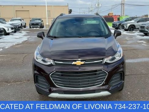 Used 2022 Chevrolet Trax LT w/ LT Convenience Package image 3