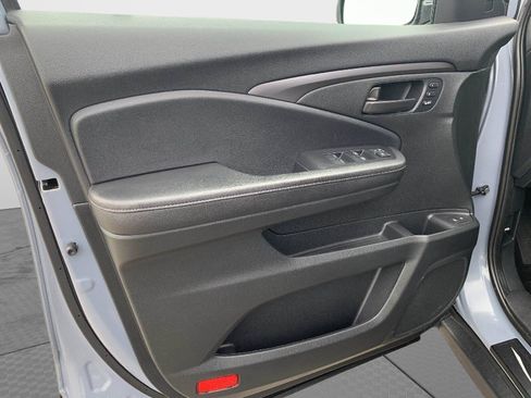 Certified 2025 Honda Passport EX-L image 11
