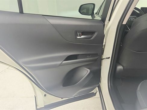 Used 2021 Toyota Venza LE image 26