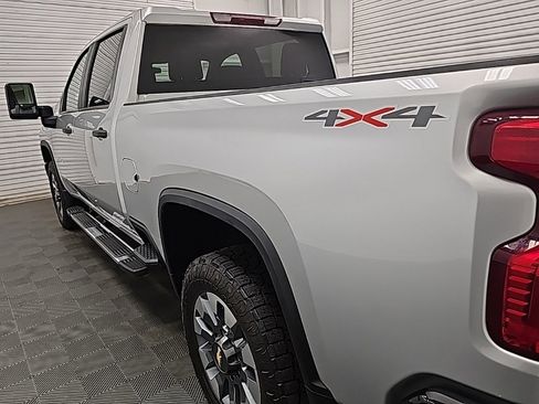 Used 2022 Chevrolet Silverado 2500 Custom w/ Custom Convenience Package image 6