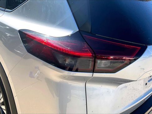 Used 2022 Nissan Rogue SV AWD/4WD image 10