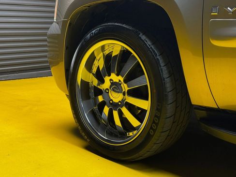 Used 2007 GMC Yukon SLT w/ SLT Preferred Equipment Group image 9